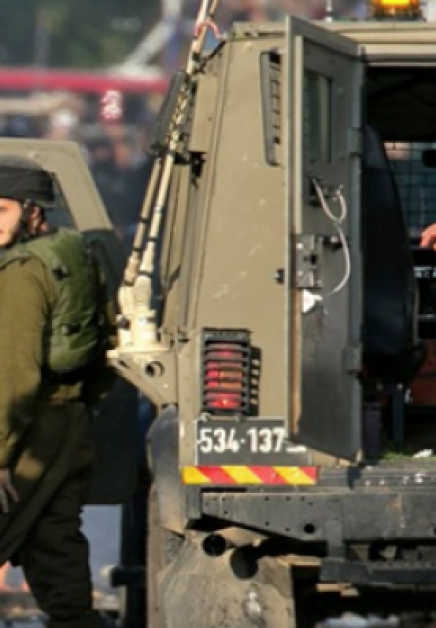 إصابة شاب بالرصاص الحي.. حملة اعتقالات واقتحامات واسعة في محافظة الخليل