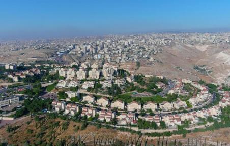 تقرير: مساعٍ استيطانية حثيثة تمزّق الضفة الغربية