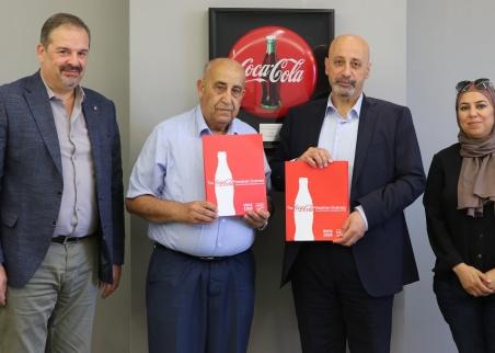 شركة المشروبات الوطنية كوكاكولا/ كابي ترعى فريق المبارزة النسوي لنادي ثقافي البيرة