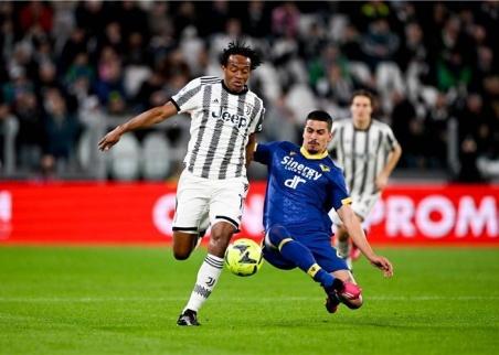 يوفنتوس يهزم فيرونا ويواصل مسيرته المثالية