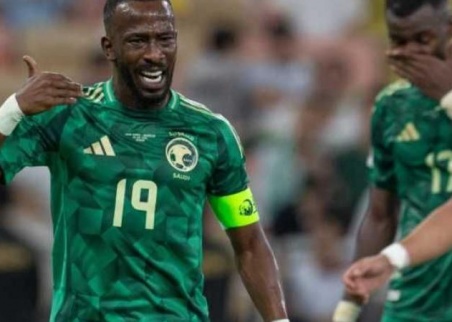 نجم منتخب السعودية في العناية الفائقة بعد السقوط من الشرفة