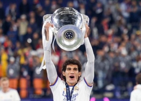 ريال مدريد يعلن رسمياً رحيل مدافعه