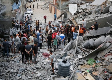 استشهاد مواطن برصاص الاحتلال في مخيم البريج مع تواصل عمليات نسف المنازل والقصف في أنحاء متفرقة من قطاع غزة