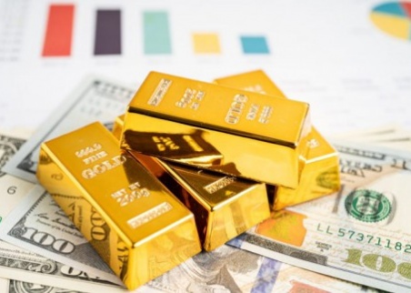 تراجع أسعار الذهب بعد تسجيله مستوى قياسيا