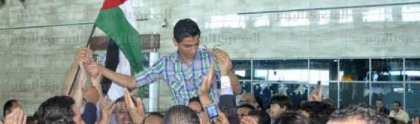 عساف يصل القاهرة والحكومة المقالة تنظم حفل استقبال له في غزة