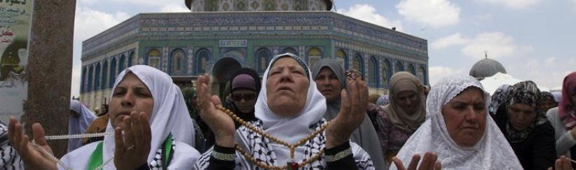 300 الف فلسطيني يـؤدون صلاة الجمعة الثانية من رمضان في المسجد الاقصى