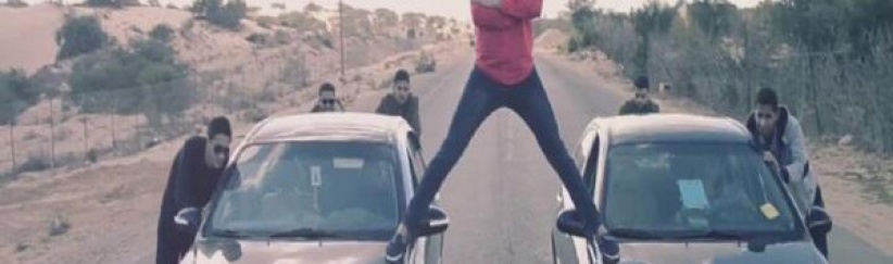 بالفيديو : شبان من غزة يقلدون إعلان 