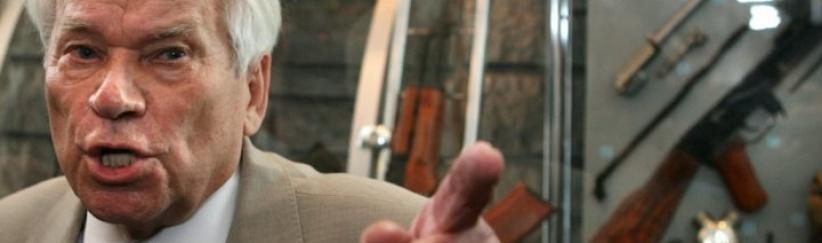 وفاة الروسي ميخائيل كلاشنيكوف مخترع البندقية التي تحمل اسمه