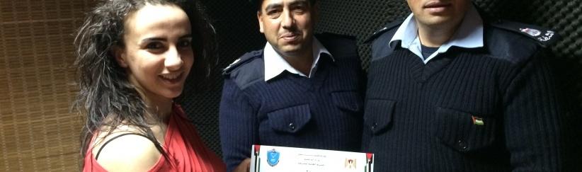 شرطة بيت لحم تكرم الزميلة الصحفية 