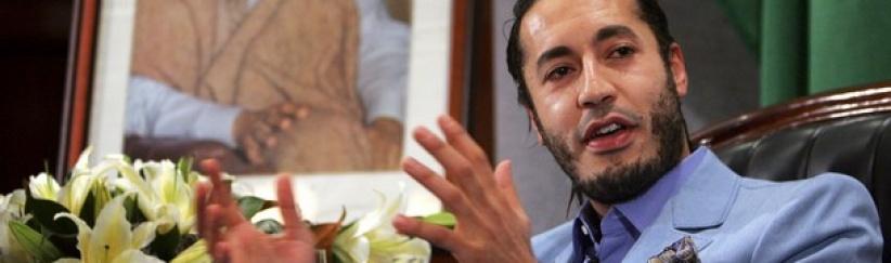 صور الساعدي القذافي يقصون شعره في السجن الليبي