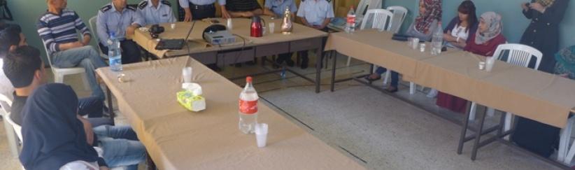 الشرطة تفتتح دورة اعداد مرشدين في مجال التوعية والارشاد في مخيم الدهيشة ببيت لحم