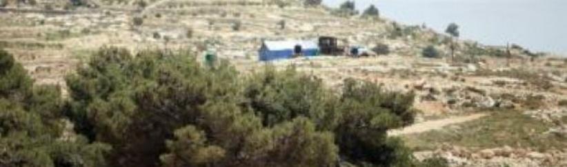 نشطاء يقيمون قرية لمواجهة الاستيطان ببيت لحم