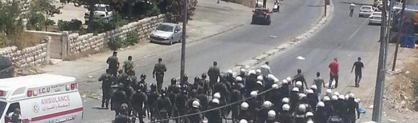 احتجاجات عنيفة على خلفية مقتل شاب من مخيم الأمعري