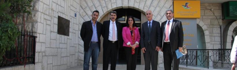 رئيسة بلدية بيت لحم تستقبل وزير الحكم المحلي وتطلعه على أبرز احتياجات المدينة