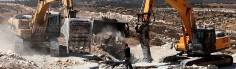 الاحتلال يخطر بهدم بئر في الكوم جنوب غرب الخليل