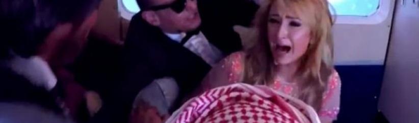 باريس هيلتون لأصدقائها: هل عرفتم لماذا يقتل العرب بعضهم؟