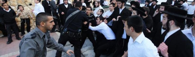 شرطة الاحتلال تعتقل مواطنة تصدت لاقتحام المستوطنين للأقصى