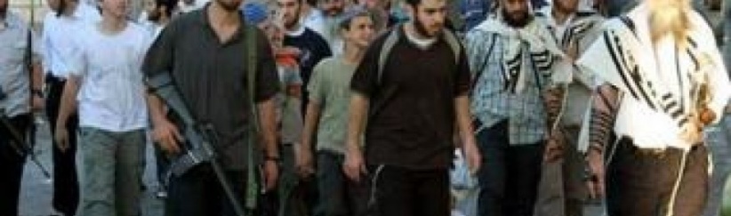 مستوطنون يعتدون على شاب بالقدس