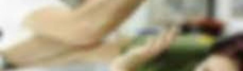 بالفيديو: أب يعذب ابنه بطريقة وحشية... والمذيعة تطرده من الحلقة على الهواء مباشرة