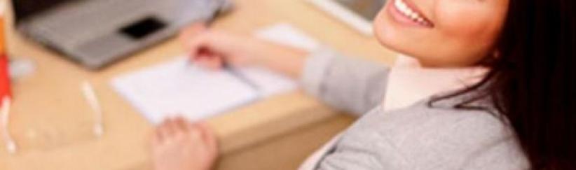 النساء يعملن برواتب عالية ورجالهن بالمنزل لرعاية الأطفال