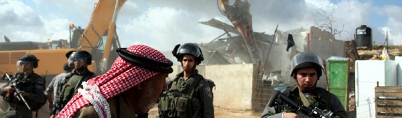 إخطار بهدم منزل في يطا