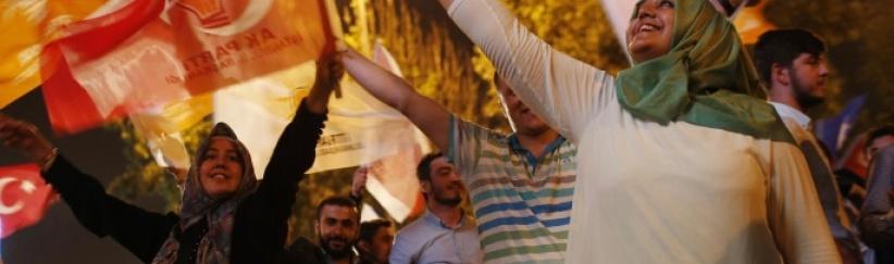 العدالة والتنمية بلا أغلبية مطلقة ودعوات بتركيا لاقتراع جديد