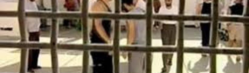 محاكم الاحتلال تمدد اعتقال 53 أسيرًا