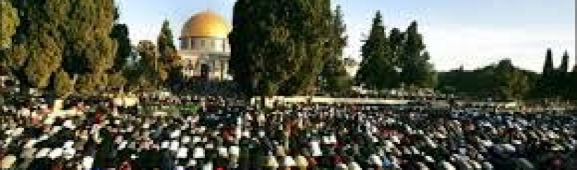 الاحتلال يمنع صلاة الغزيين بالأقصى بعد صاروخ الليلة