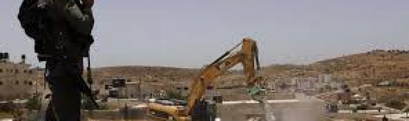 الاحتلال يعتقل طفلا وفتىً ويسلم إخطارات جنوب الخليل