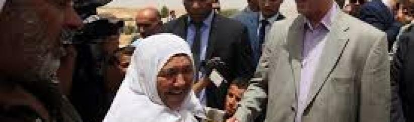 الحمد الله يتفقد قرية 