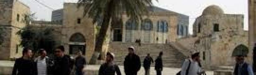 مستوطنون يقتحمون الاقصى وتحذيرات من اقتحامات واسعة بعد غد