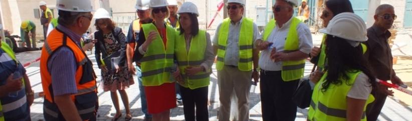 رئيسة بلدية بيت لحم وجوانا منتلو تتفقدان مشروع السوق القديم ومكتب خدمة الجمهور