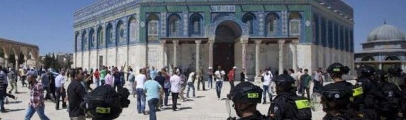 قوة عسكرية نسائية تقتحم الأقصى لقمع المرابطات