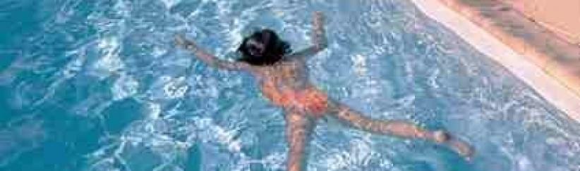 مصرع طفلتين غرقاً في غزة