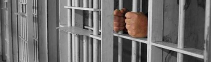 الاحتلال يواصل عزل أسرى في سجن 