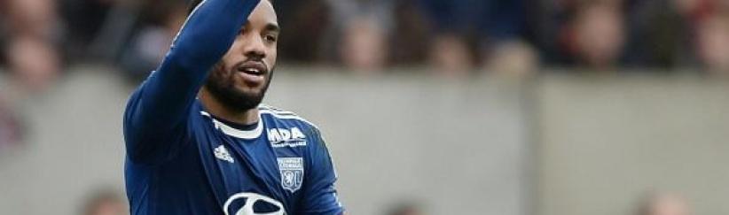 هداف الدوري الفرنسي يريد البقاء في ليون