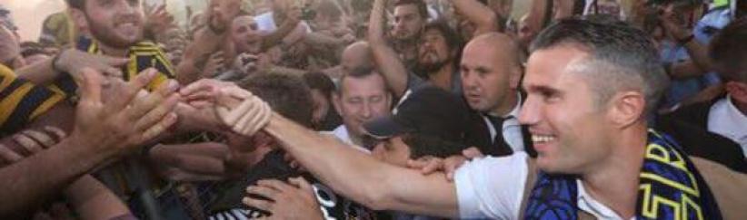 فان بيرسي: فان غال لم يكن عادلا معي