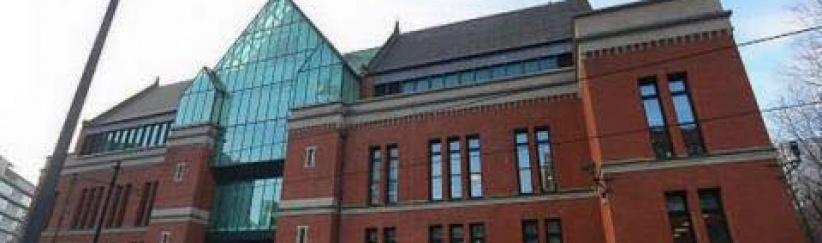 السجن لبريطاني اجبر ابنته على الزواج في عيد ميلادها الـ 14