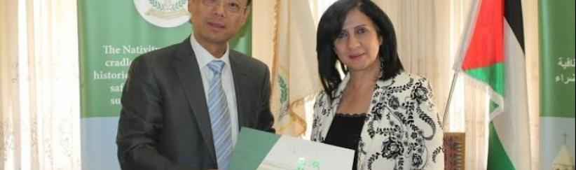 السفير الصيني يزور بلدية بيت لحم ويبدي رغبته الشديدة في التعاون المشترك