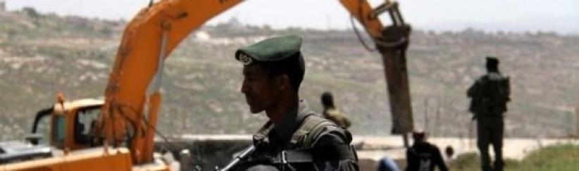 جرافات الاحتلال تهدم 3 منشآت في اذنا غرب الخليل