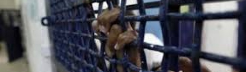 60 معتقلًا إداريًا يشرعون بمقاطعة المحاكم العسكرية