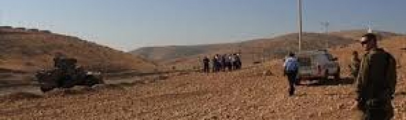 الاحتلال يجرف أراضٍ ويخطر بهدم منزل وبئر مياه في الخليل