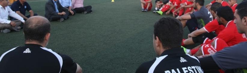 الرجوب يتابع تدريبات 