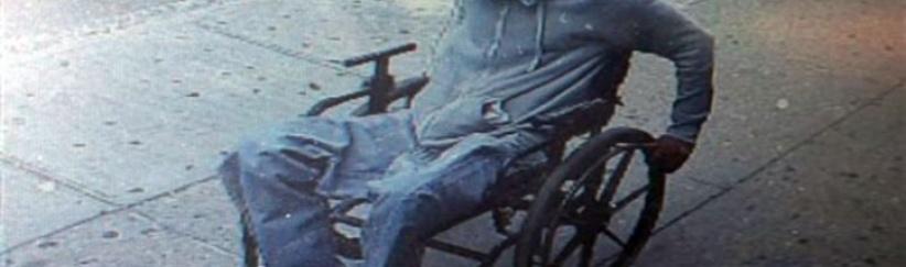 لص على كرسي متحرك يسرق بنكا ويهرب