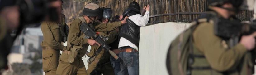 الاحتلال يصيب مواطنا ويعتقل آخر في مخيم الجلزون