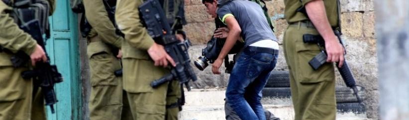 الاحتلال يعتقل مواطنين من الخليل ودير سامت