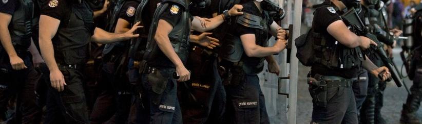 الشرطة التركية تعتقل المئات في حملة واسعة ضد 