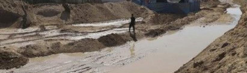 تحذيرات فلسطينية من خطورة الخندق المائي المصري على حدود غزة