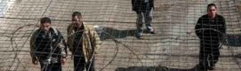 سبعة أسرى إداريون يواصلون الإضراب وتهديدات بتوسيع نطاقه