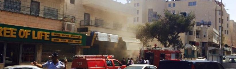 بالصور اخماد حريق في سوبر ماركت في بيت لحم